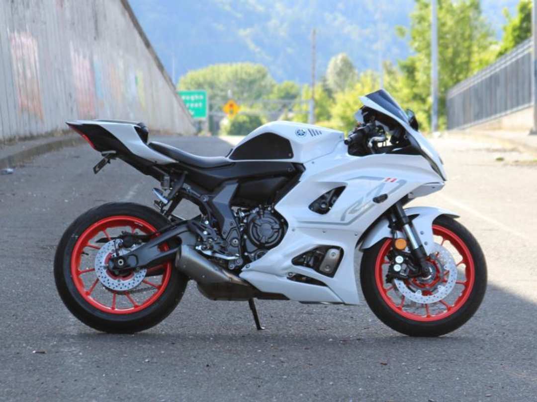 2023 YAMAHA Yzf-R7 - Image 3
