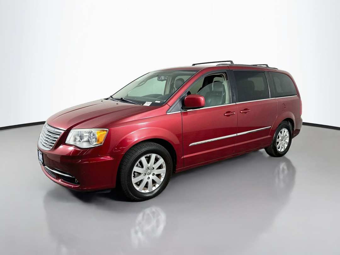 2016 Chrysler Town & Country Touring - Image 3