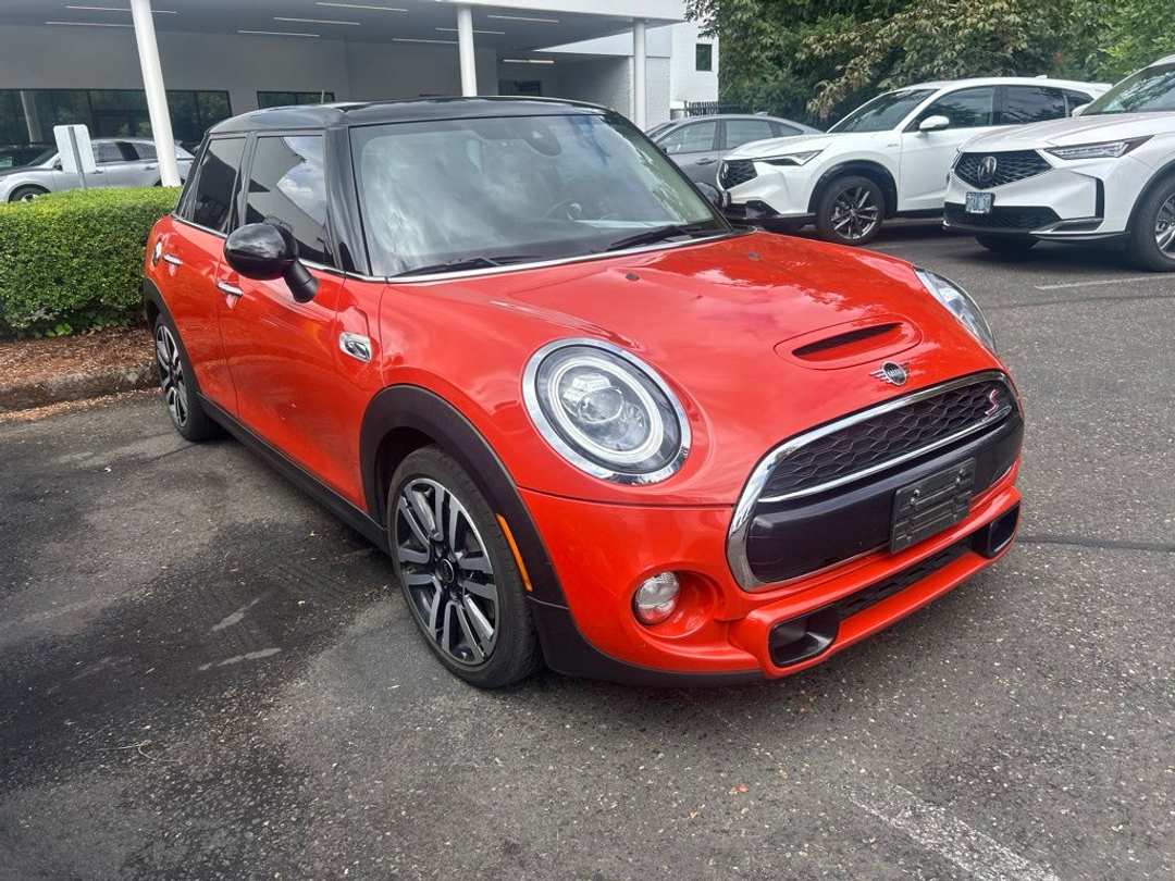 2019 MINI Cooper S Classic - Image 2