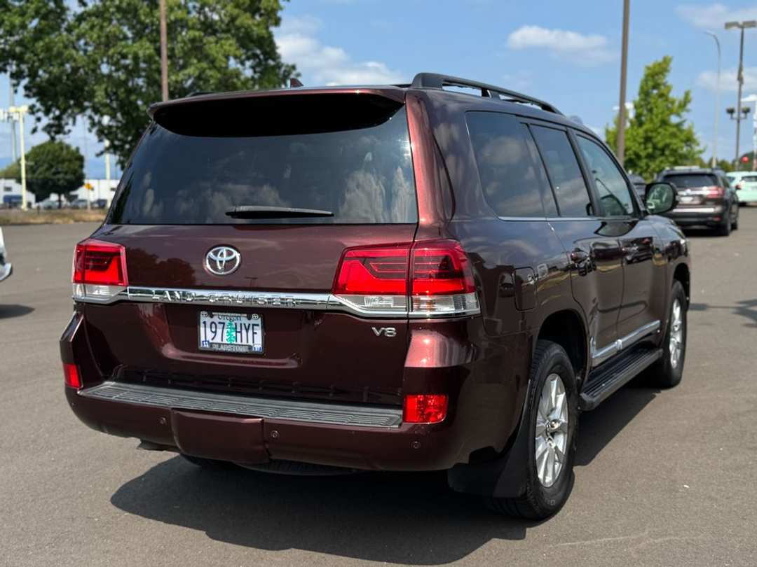2016 Toyota Land Cruiser Base - Image 2
