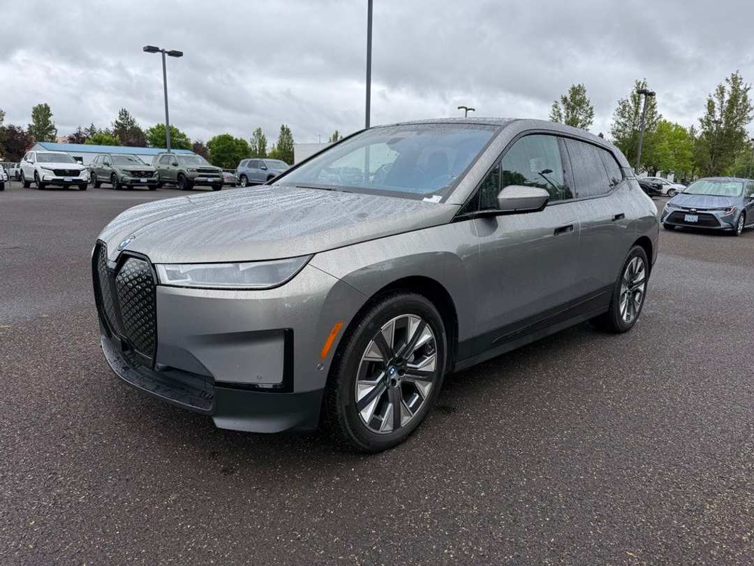 2023 BMW Ix xDrive50 - Image 3
