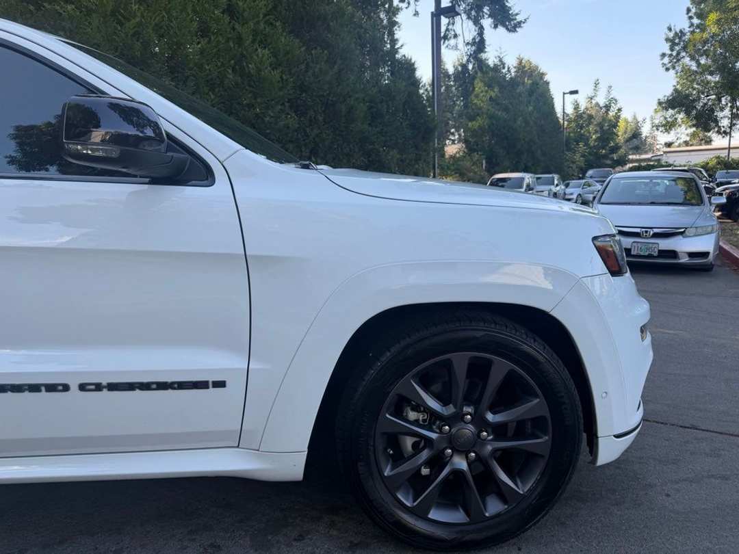 2018 Jeep Grand Cherokee Overland - Image 3