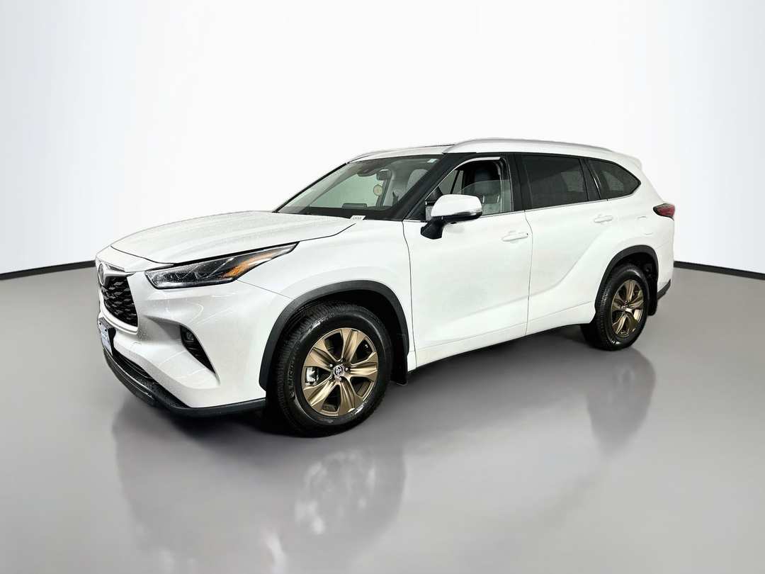 2022 Toyota Highlander Hybrid Bronze Edition - Image 3