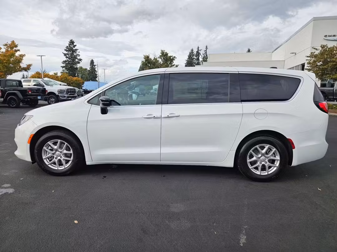 2026 Chrysler Voyager LX - Image 3
