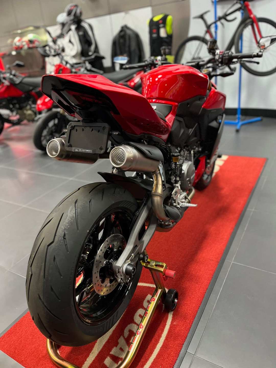 2026 Ducati Streetfighter V2 S - Image 3