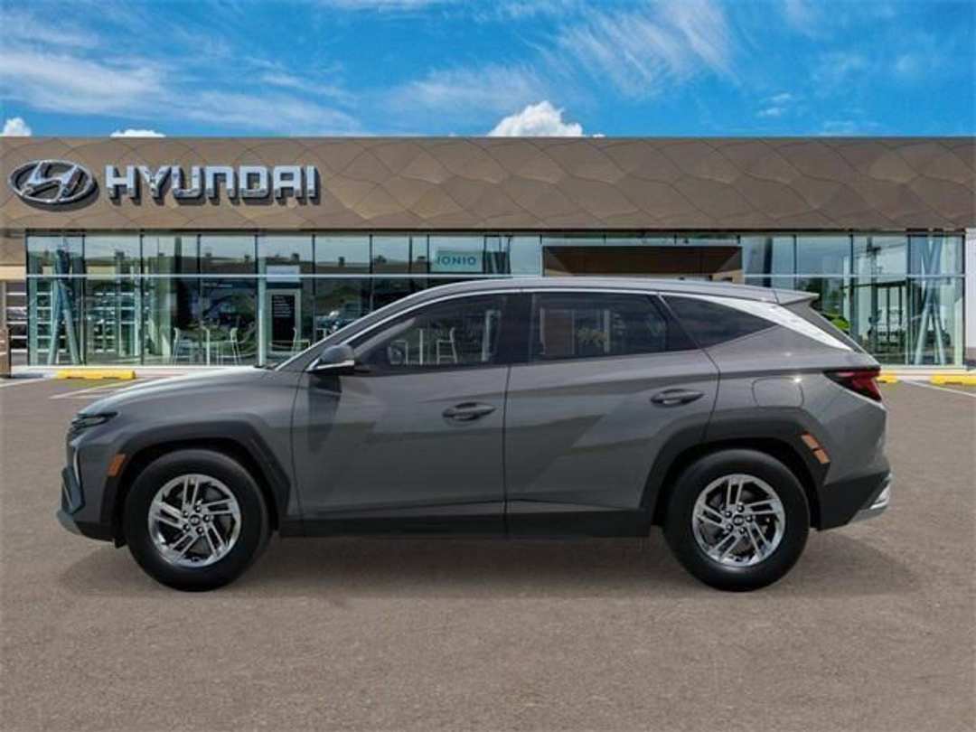 2026 Hyundai Tucson SE - Image 3
