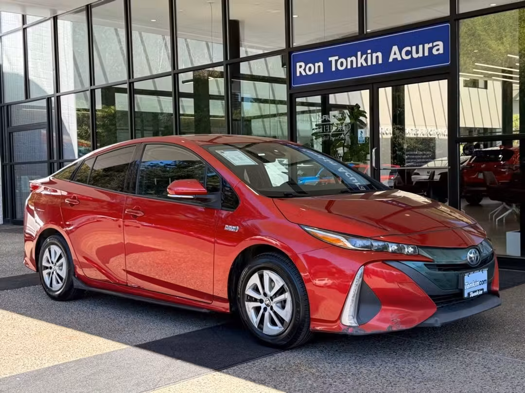 2017 Toyota Prius Prime Premium - Image 2