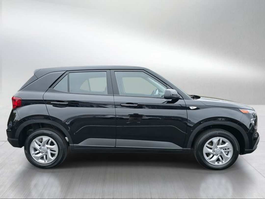 2026 Hyundai Venue SE - Image 2
