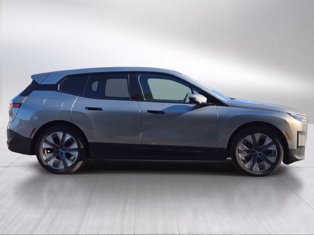 2023 BMW Ix xDrive50 - Image 2