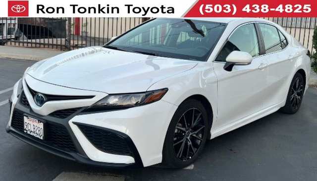 2022 Toyota Camry Hybrid SE