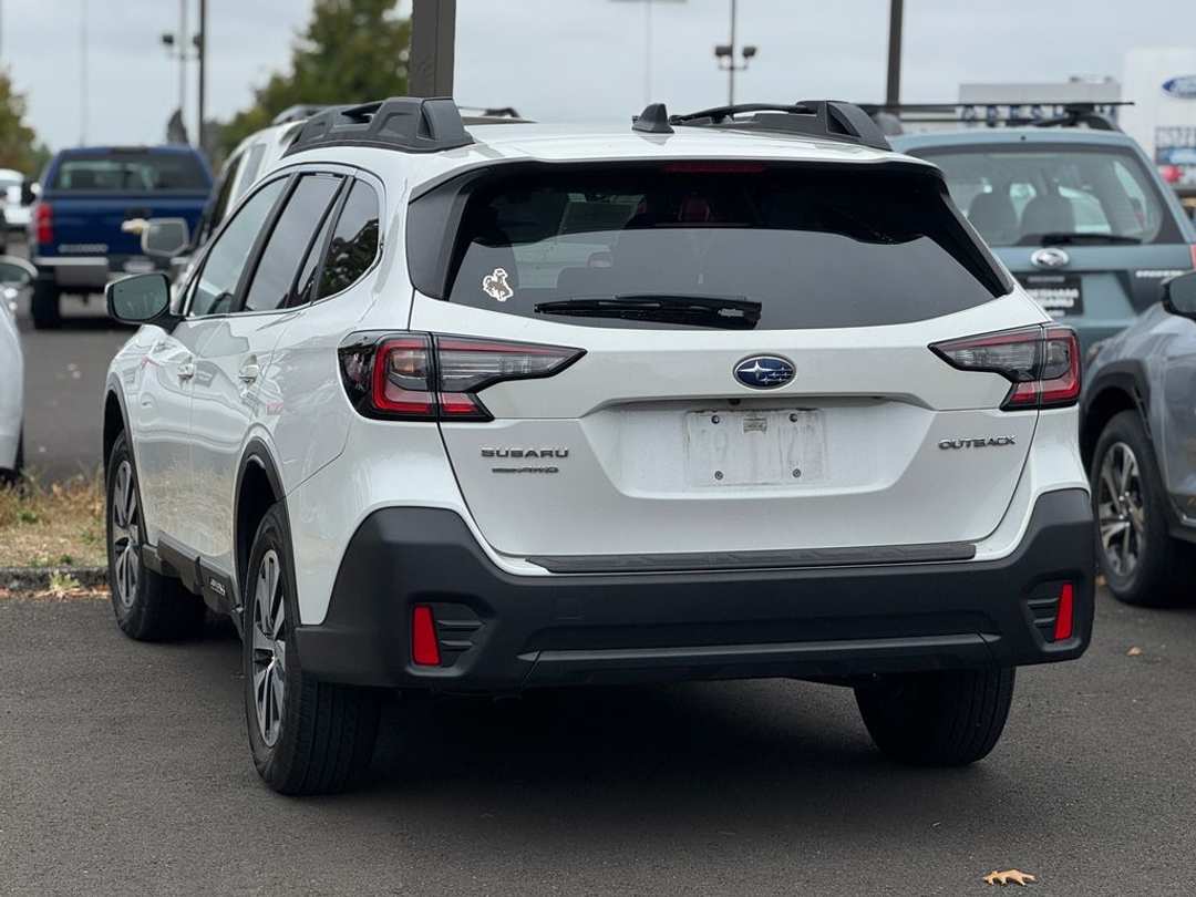 2022 Subaru Outback Premium - Image 2