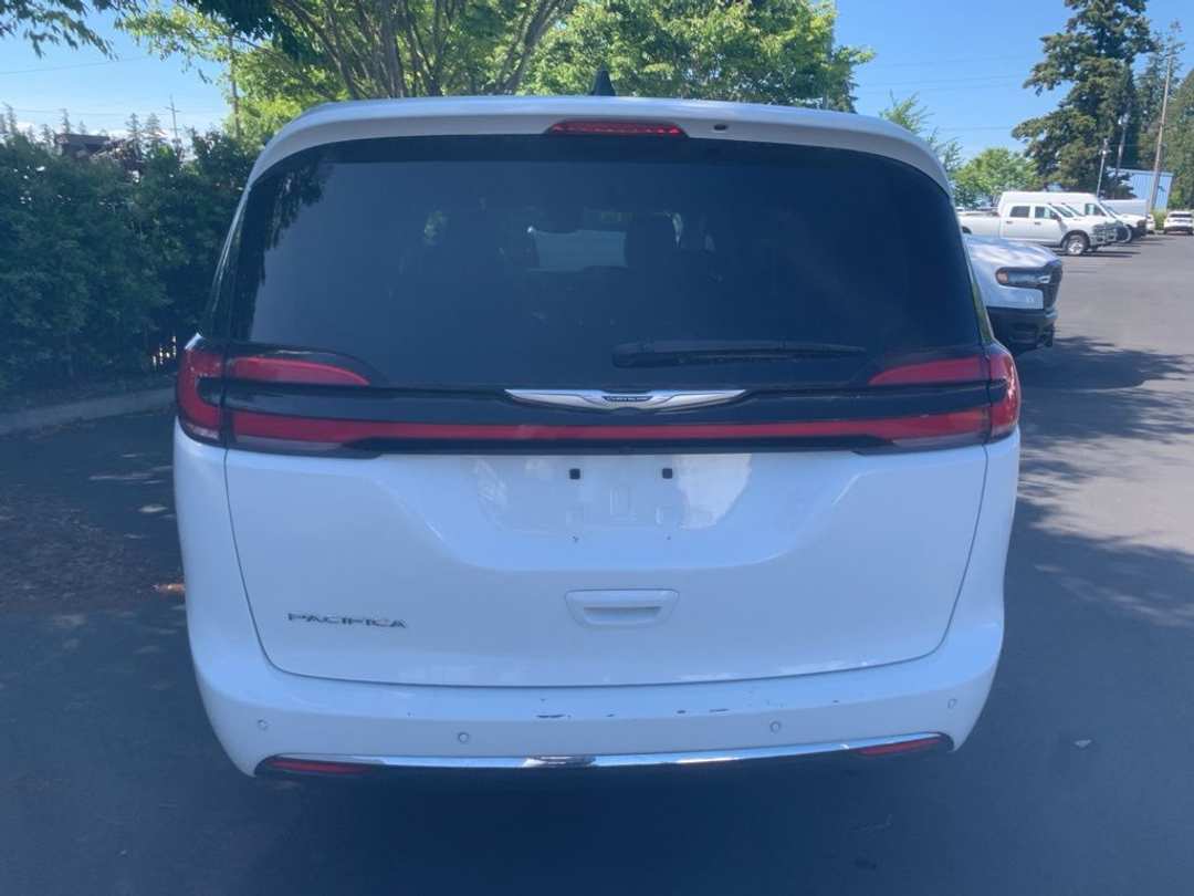2023 Chrysler Pacifica Touring L - Image 3