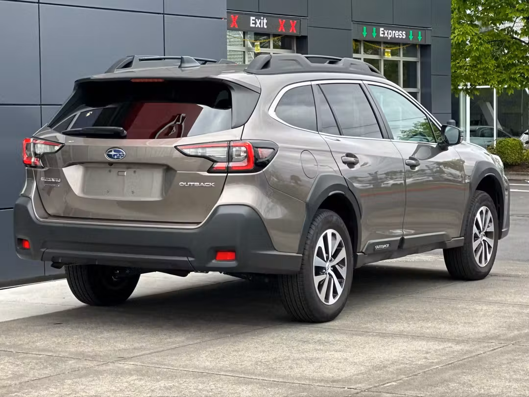 2024 Subaru Outback Premium - Image 3