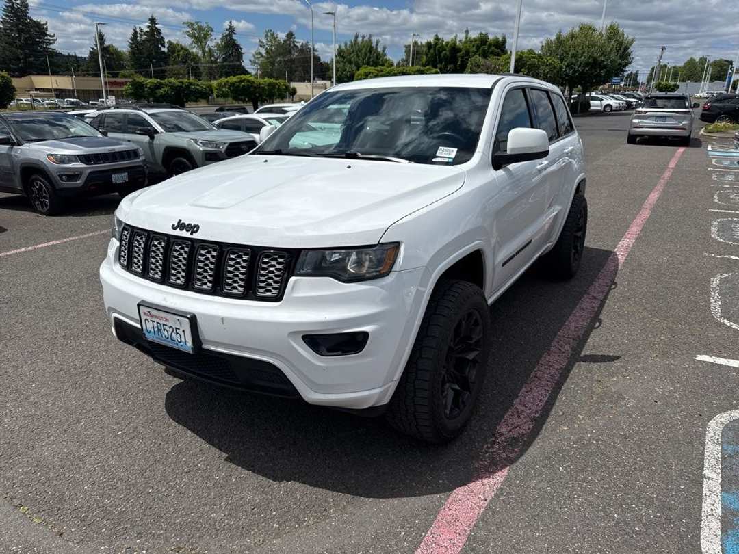 2018 Jeep Grand Cherokee Altitude - Image 3