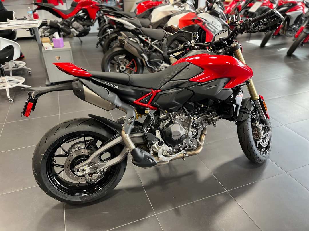 2026 Ducati Hypermotard V2 - Image 3