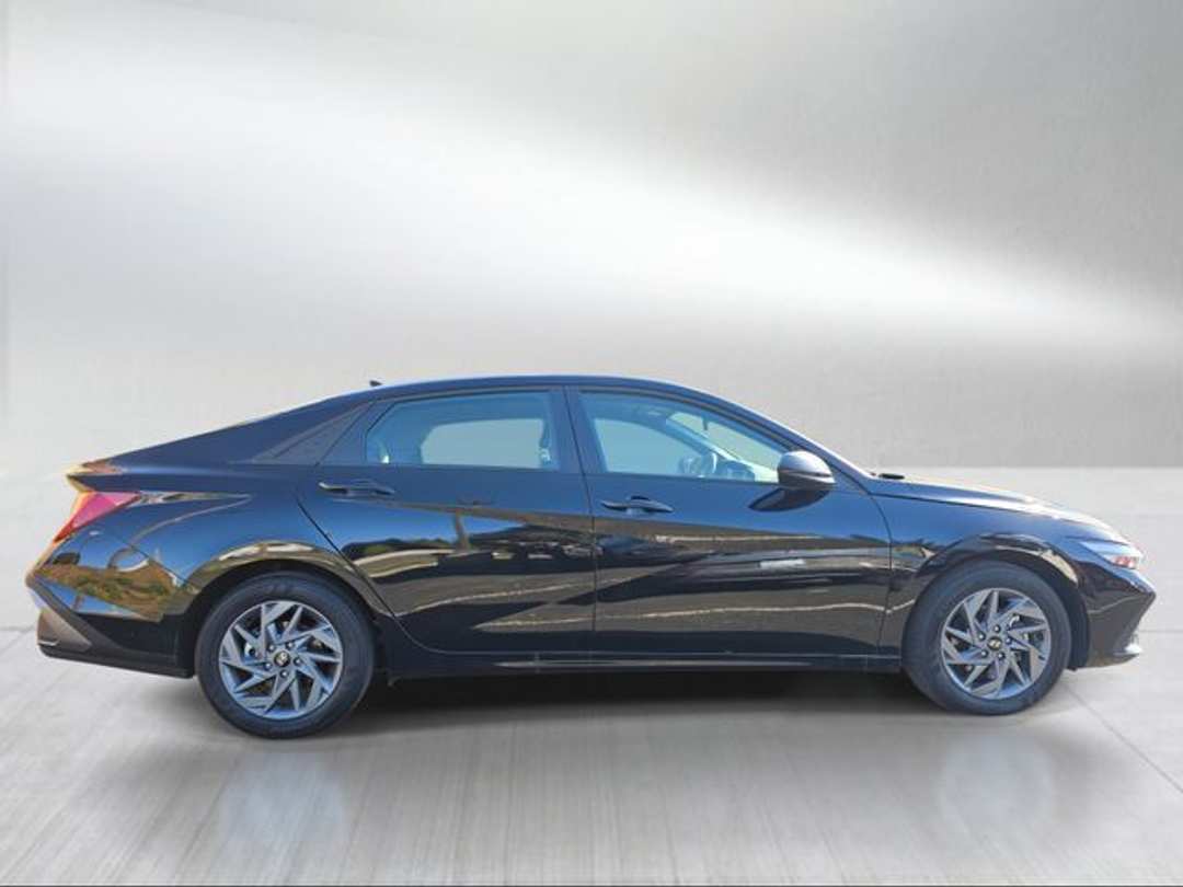 2025 Hyundai Elantra Hybrid Blue - Image 2