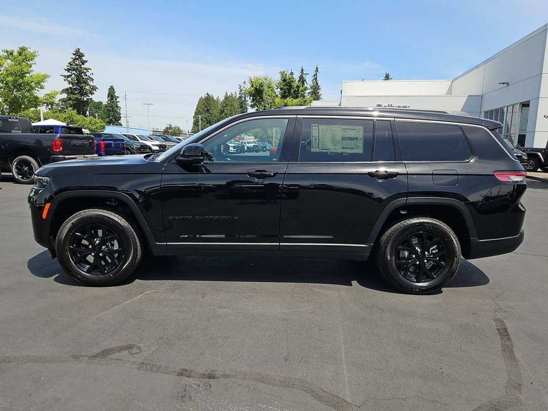 2026 Jeep Grand Cherokee L Laredo - Image 3