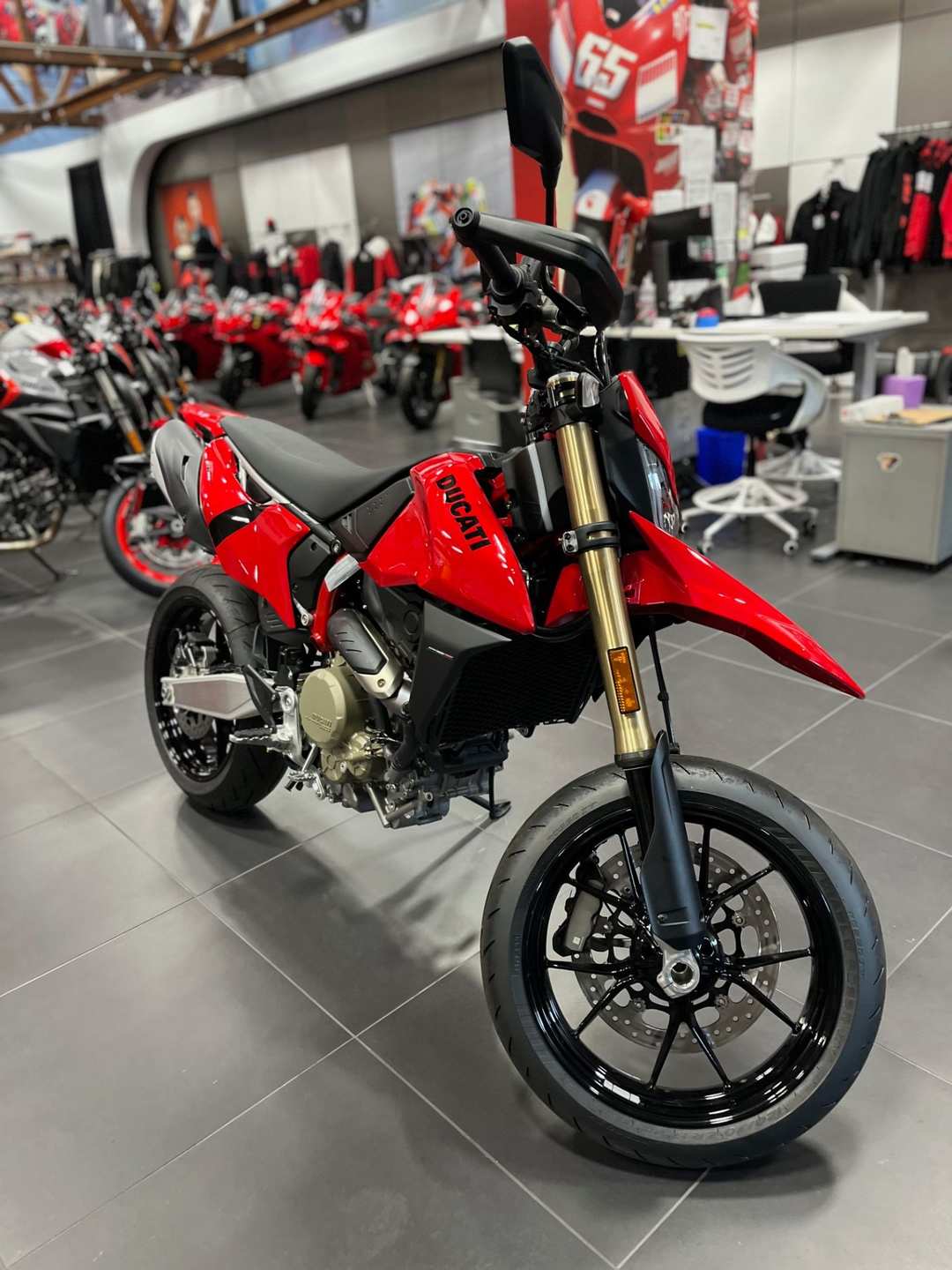 2026 Ducati Hypermotard 698 Mono - Image 2