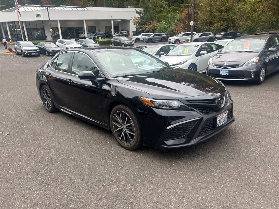 2021 Toyota Camry SE - Image 2