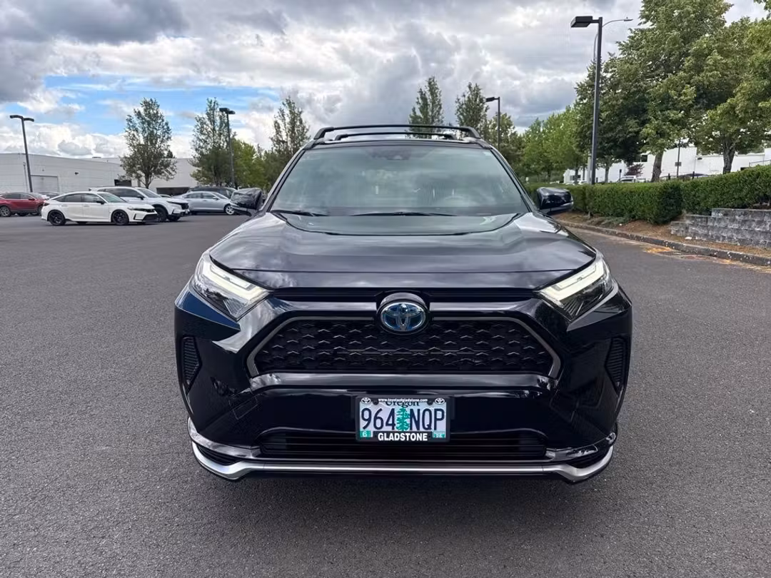 2022 Toyota Rav4 Prime SE - Image 3