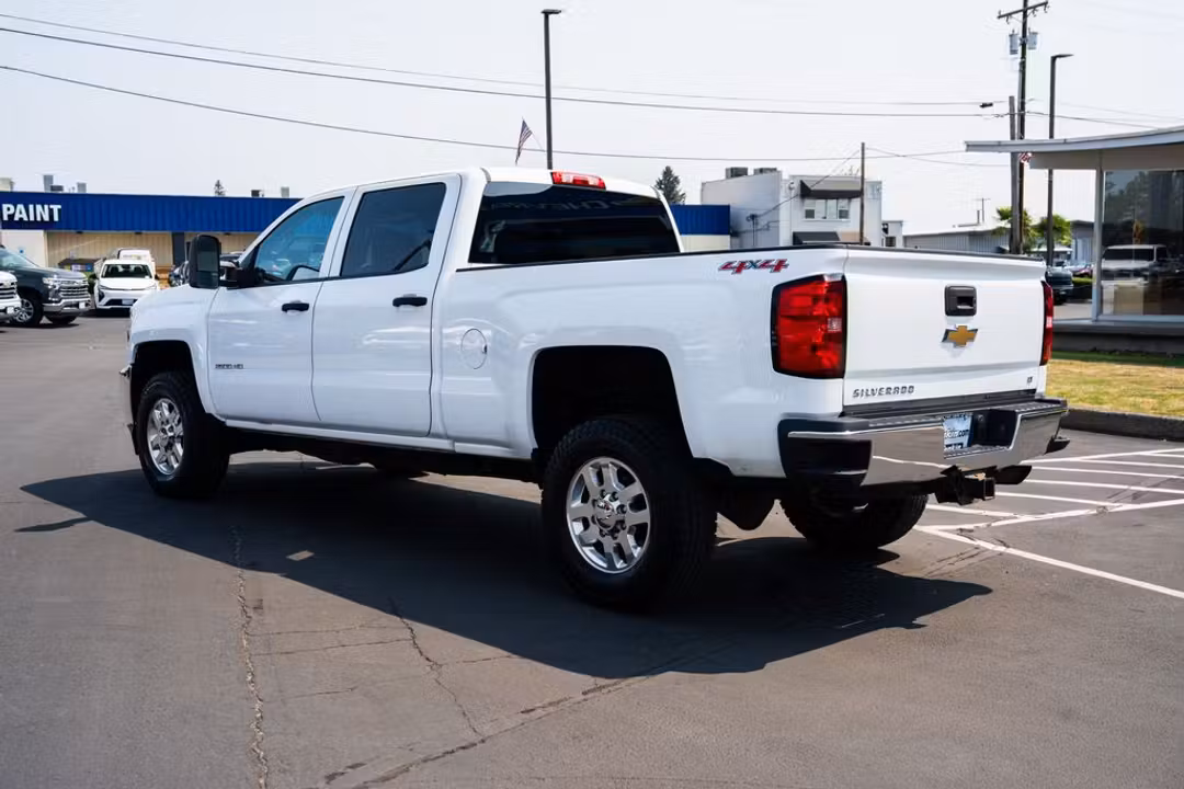 2015 Chevrolet Silverado 2500Hd LT - Image 2