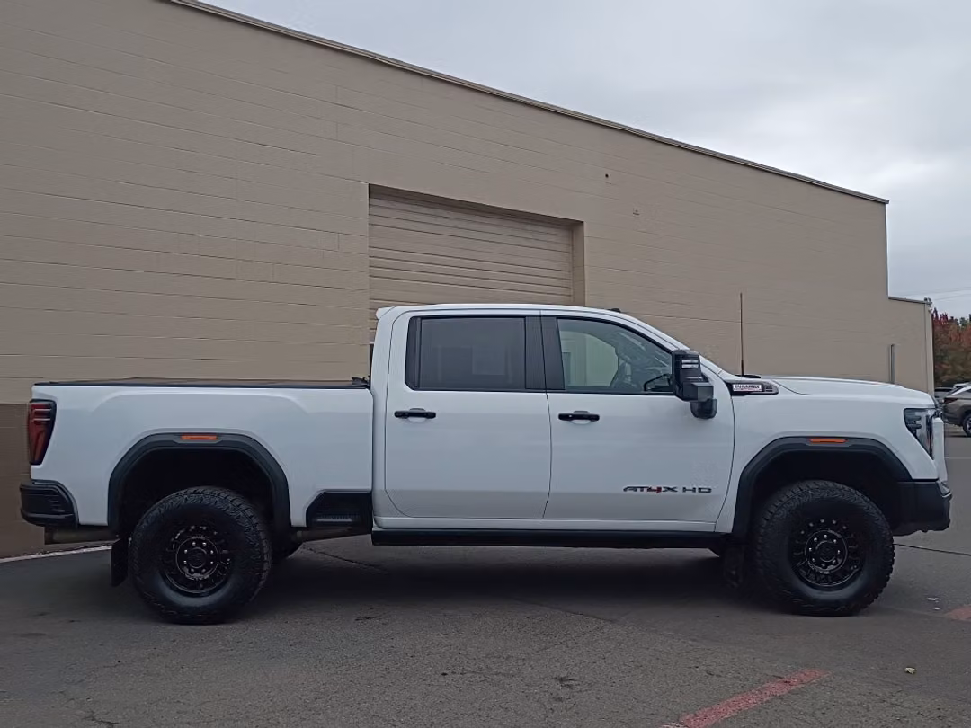 2025 GMC Sierra 2500Hd AT4X - Image 3