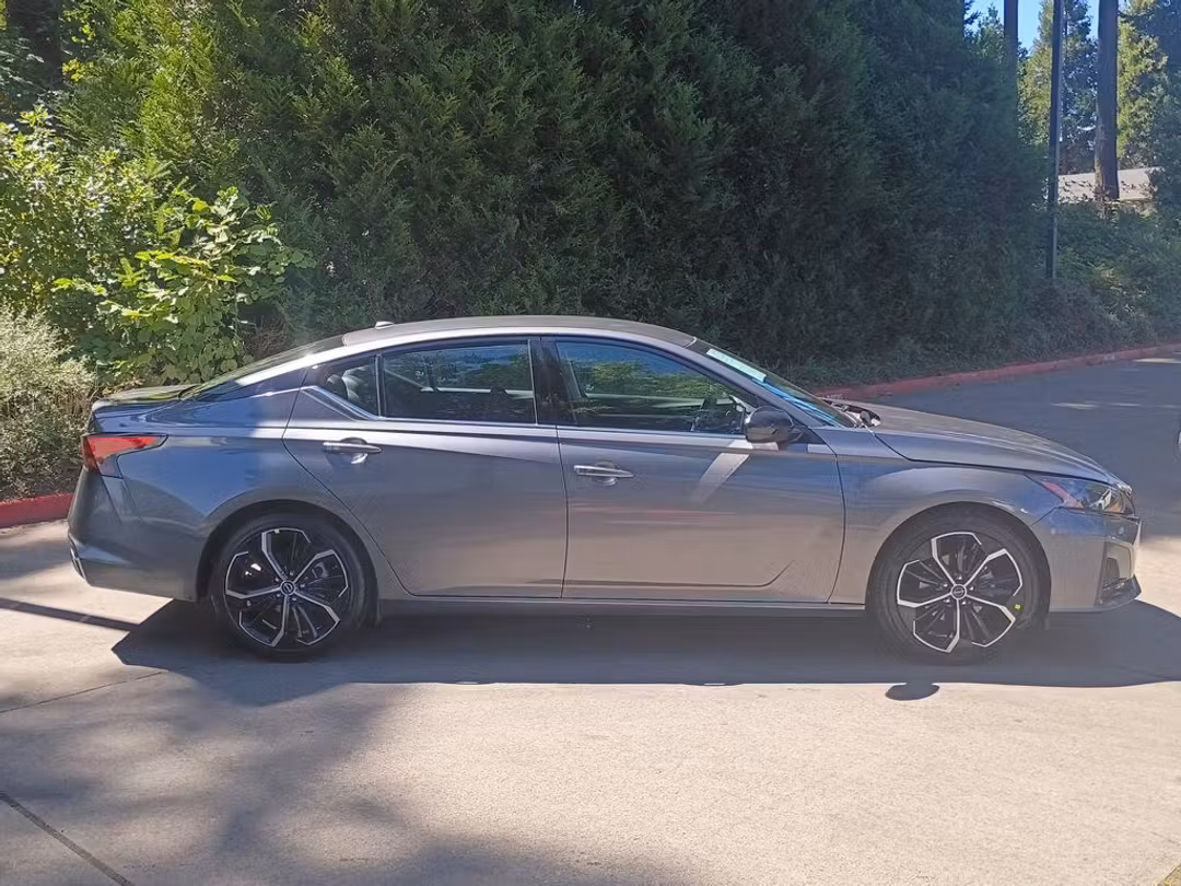 2024 Nissan Altima 2.5 SR - Image 3