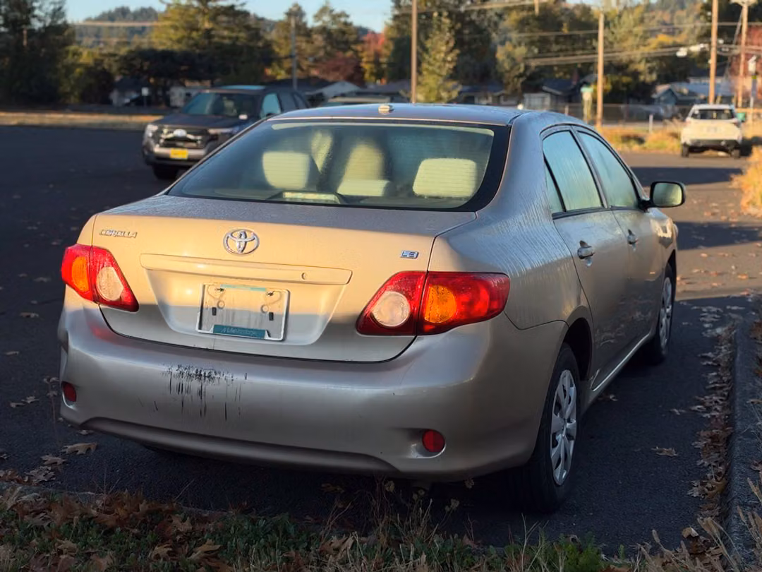 2009 Toyota Corolla LE - Image 2