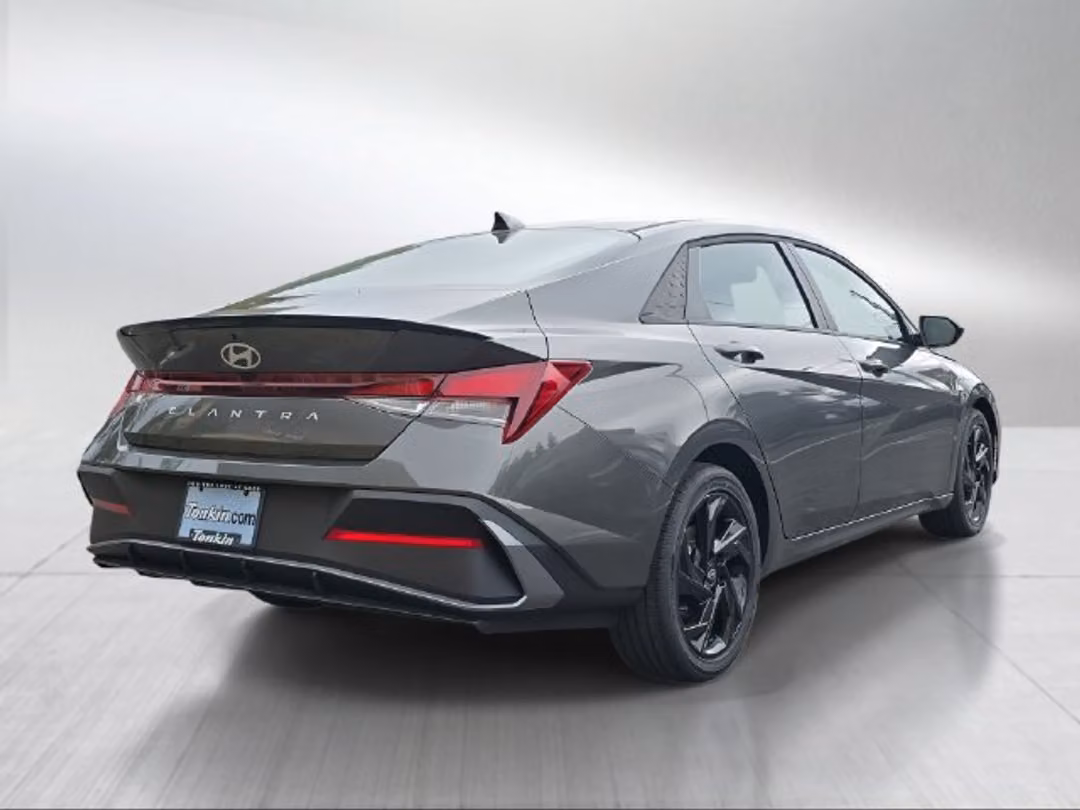 2026 Hyundai Elantra SEL Sport - Image 3
