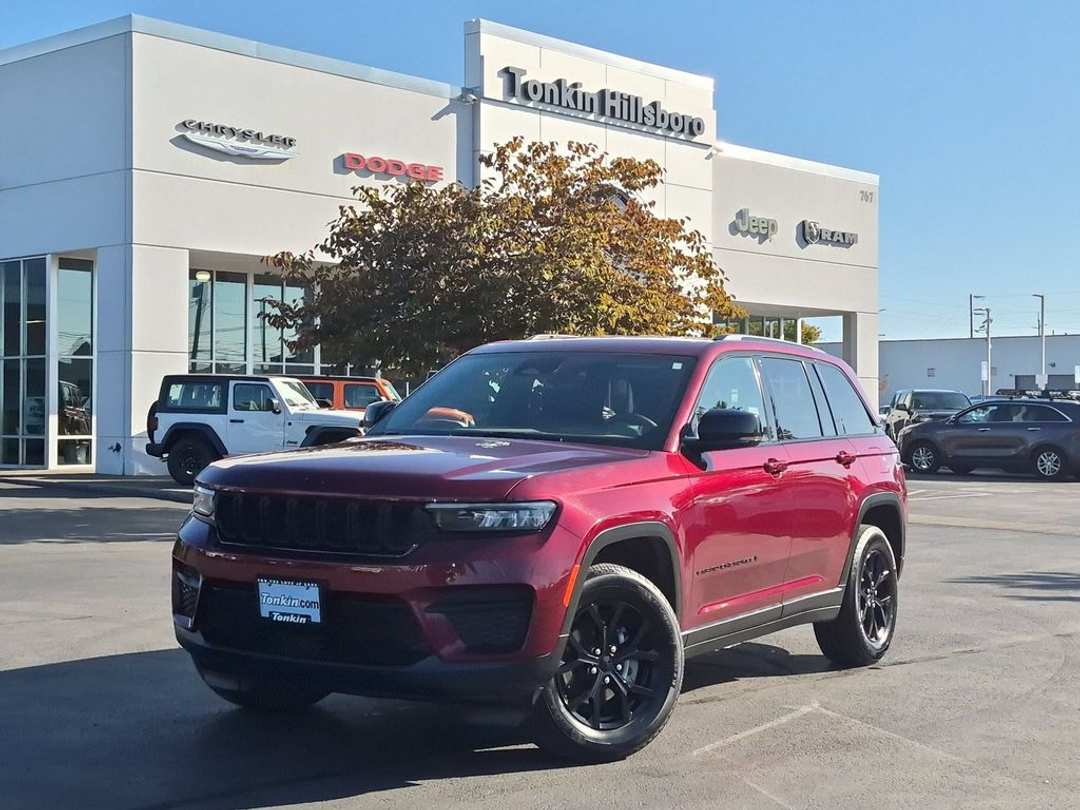 2025 Jeep Grand Cherokee Altitude - Image 2