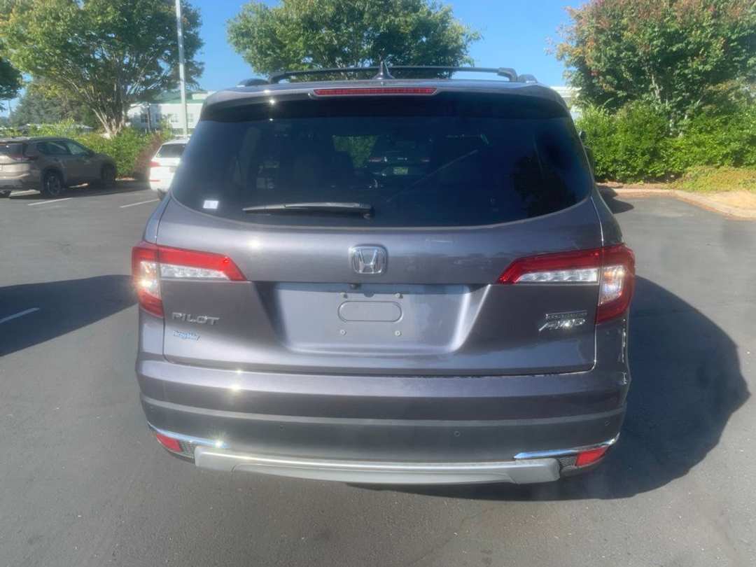 2022 Honda Pilot Touring - Image 3