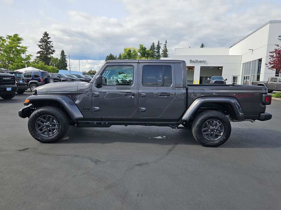 2026 Jeep Gladiator Sport S - Image 3