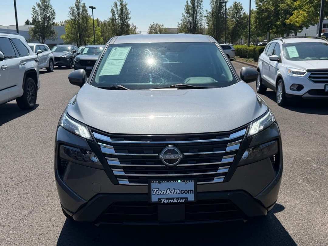 2024 Nissan Rogue SV - Image 3