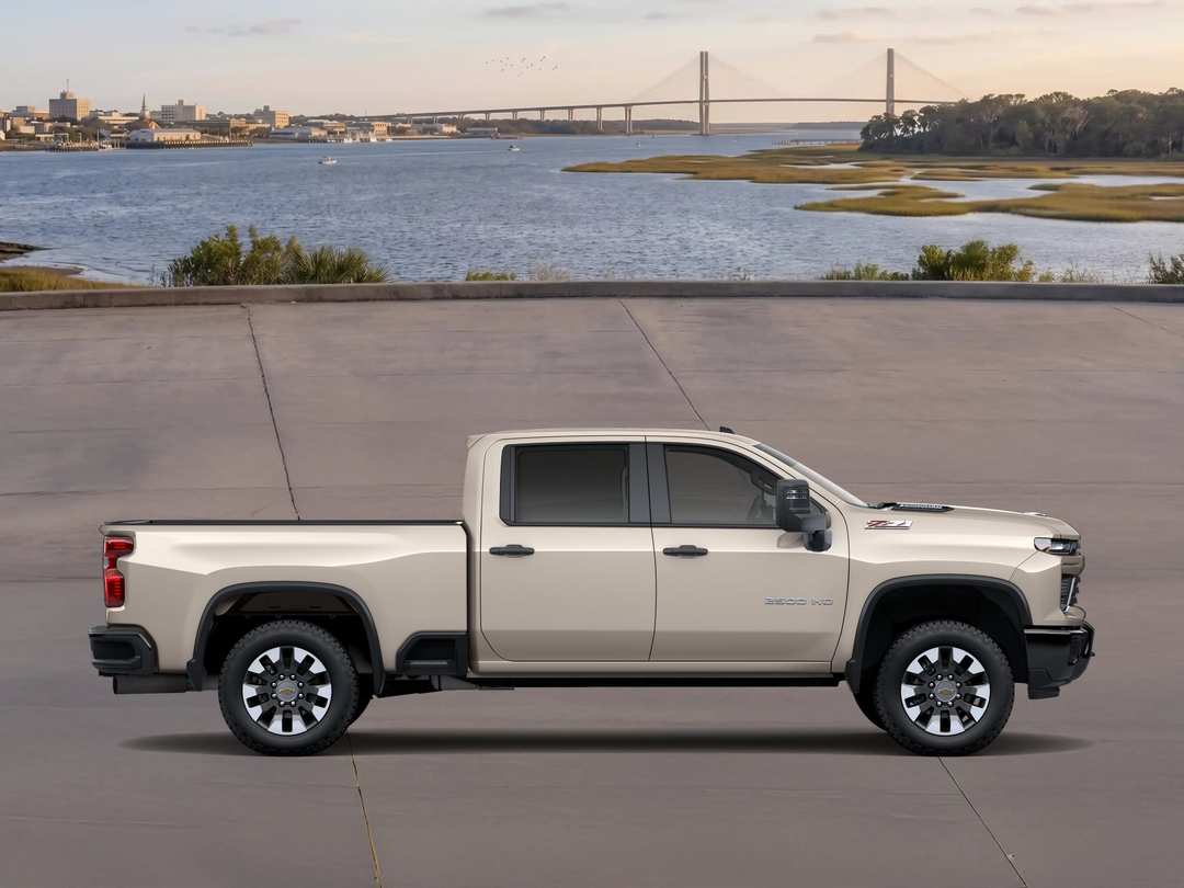 2026 Chevrolet Silverado 2500Hd Custom - Image 3