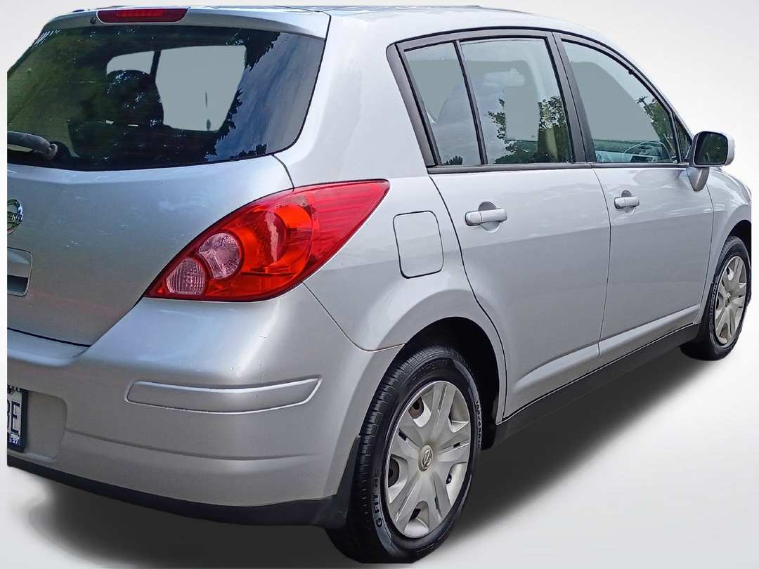 2011 Nissan Versa 1.8 S - Image 3