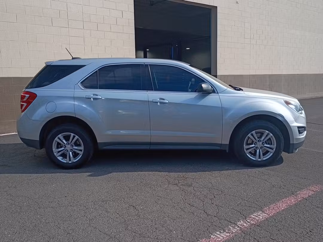 2016 Chevrolet Equinox LS - Image 3