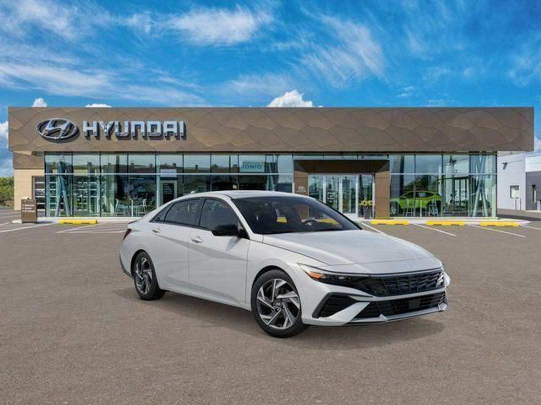 2026 Hyundai Elantra SEL Sport - Image 2