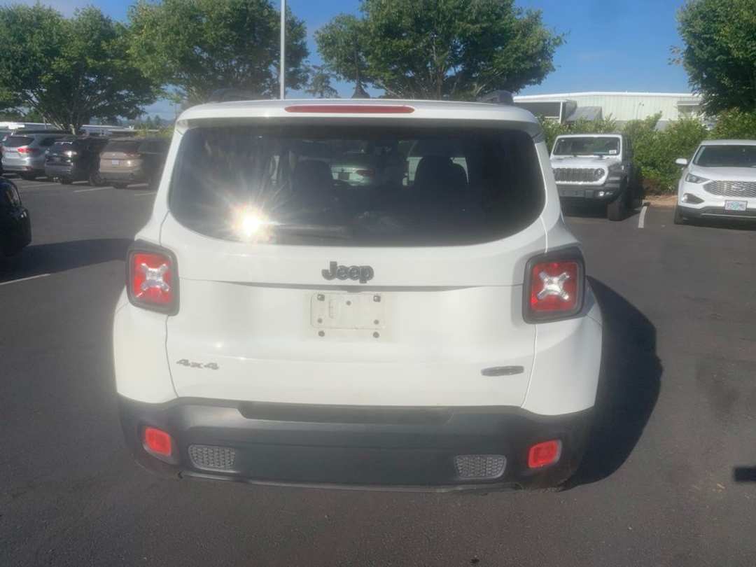 2017 Jeep Renegade Latitude - Image 3