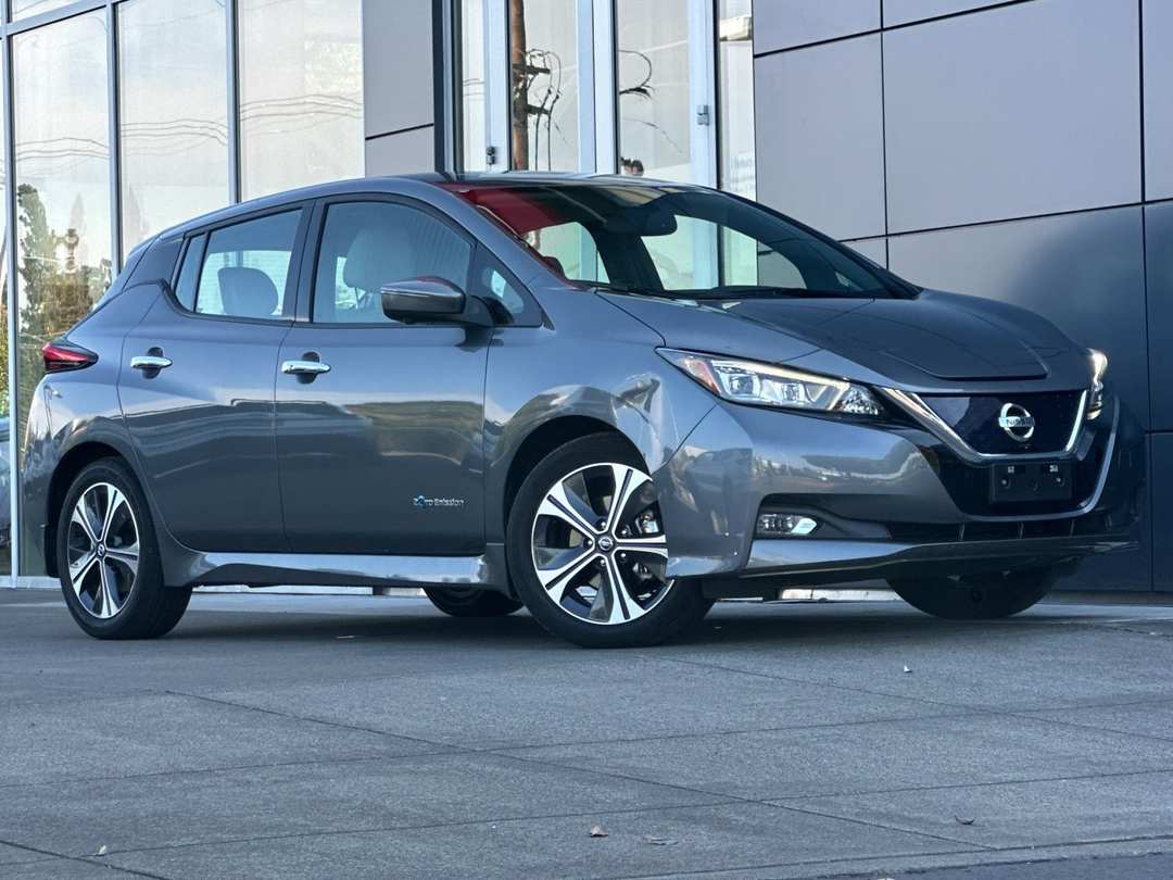 2018 Nissan LEAF SL - Image 2