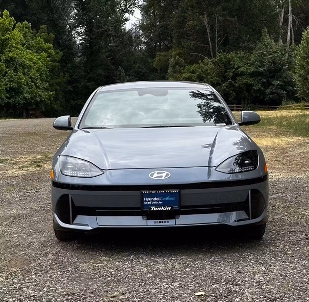 2025 Hyundai Ioniq 6 SE Standard Range - Image 3