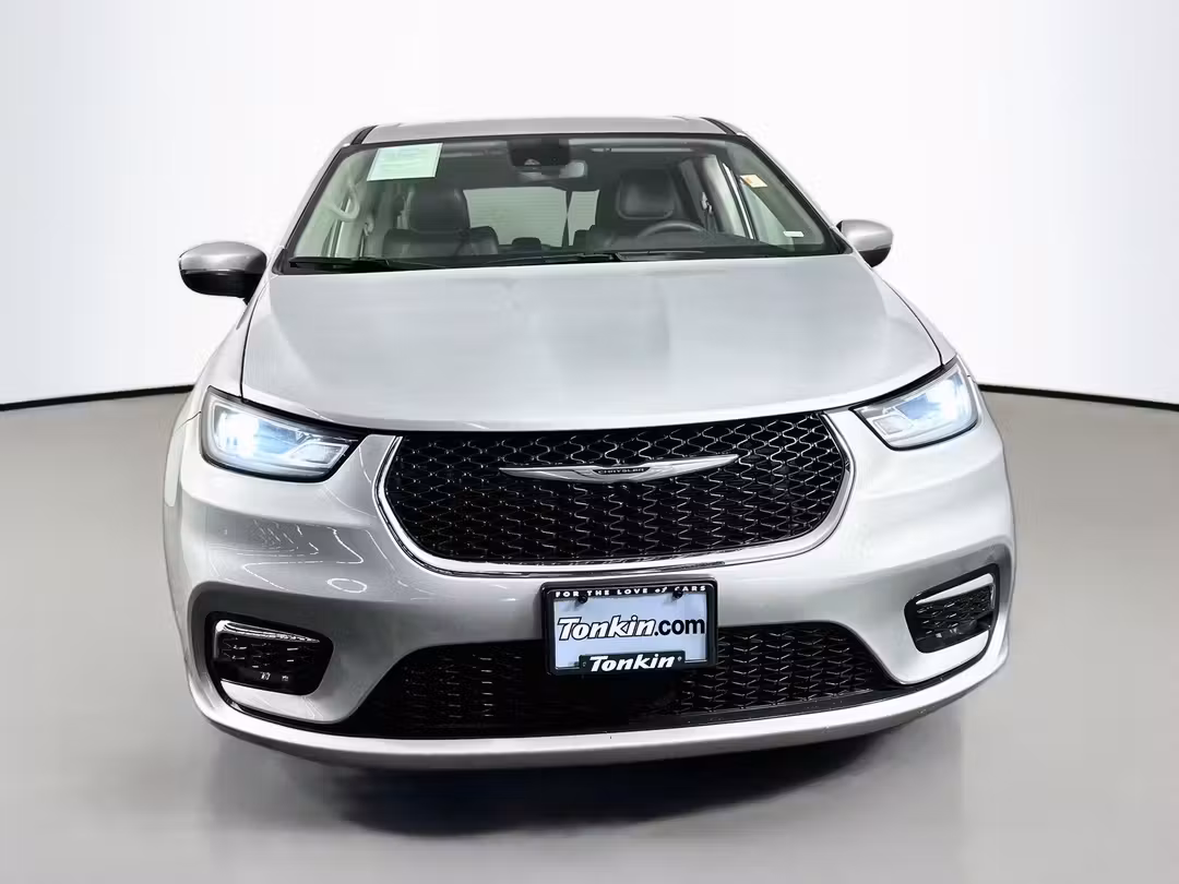 2023 Chrysler Pacifica Hybrid Touring L - Image 2