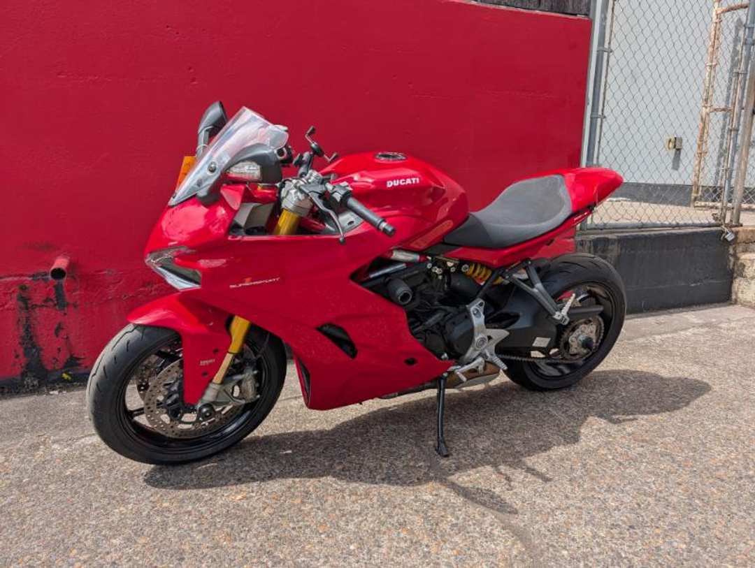 2018 Ducati Supersport S - Image 2