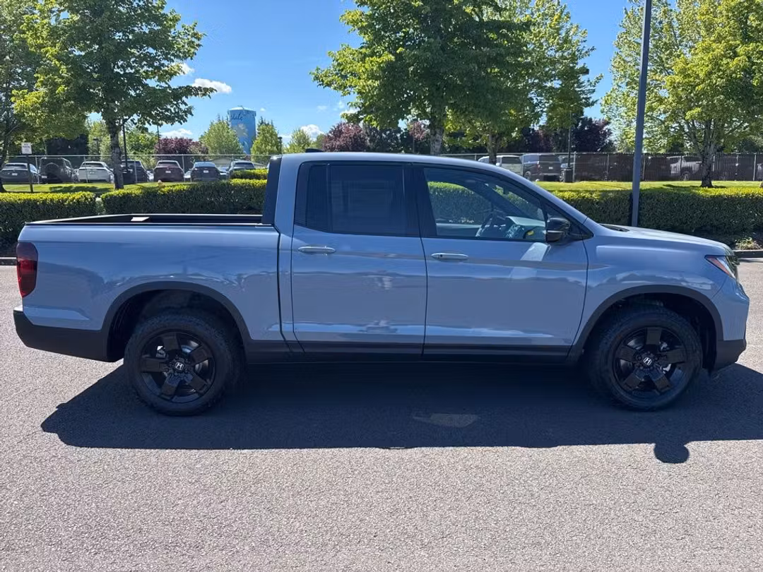2026 Honda Ridgeline Black Edition - Image 2