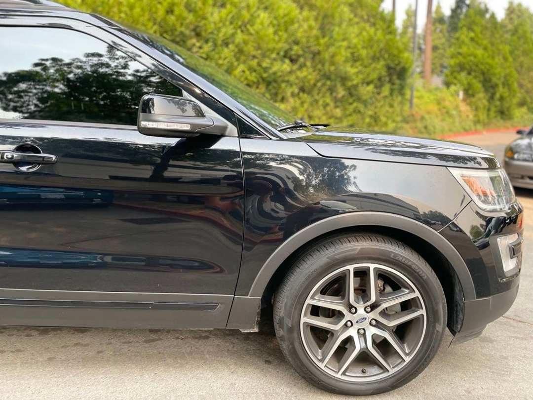 2016 Ford Explorer Sport - Image 2