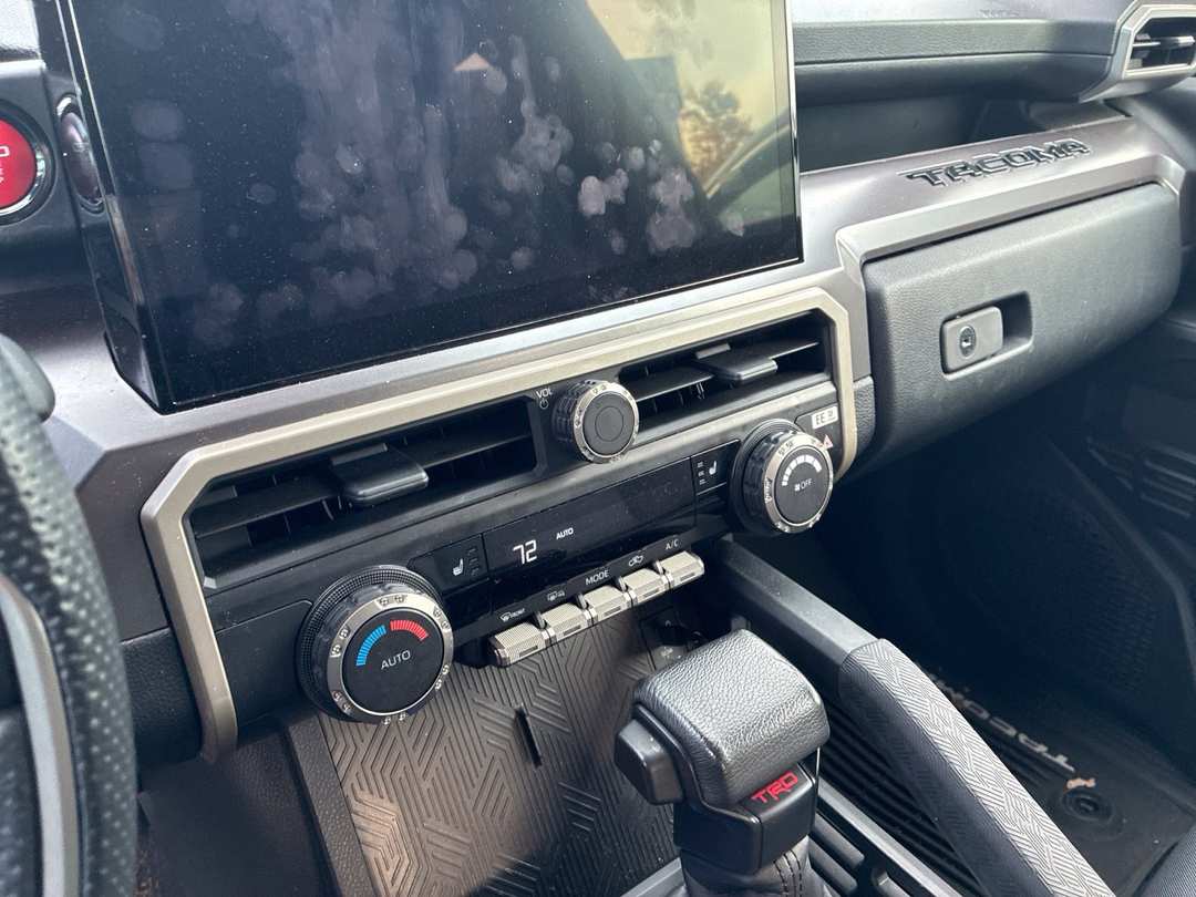2024 Toyota Tacoma TRD Sport - Image 3