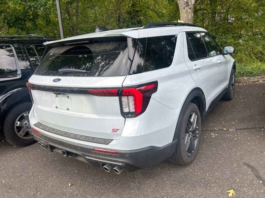 2026 Ford Explorer ST - Image 3