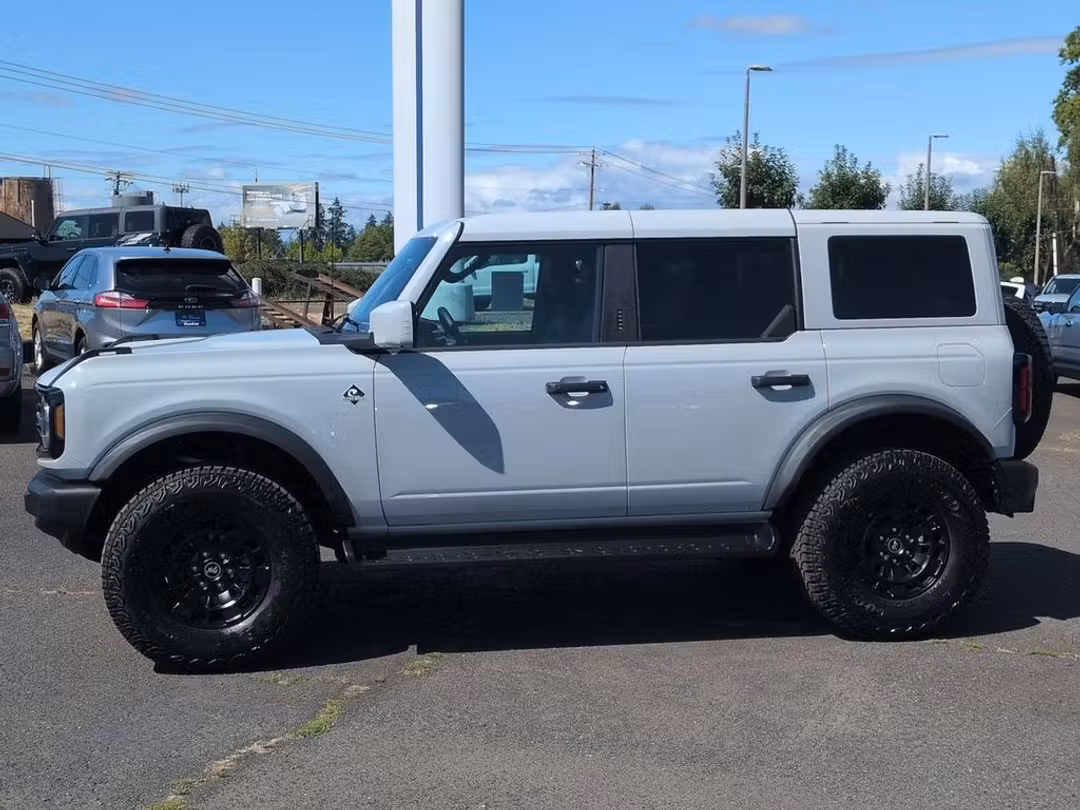 2026 Ford Bronco Outer Banks - Image 2