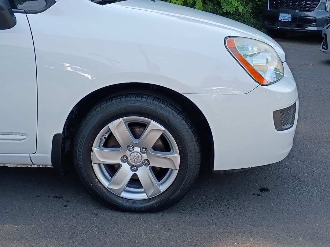 2007 Kia Rondo LX - Image 2