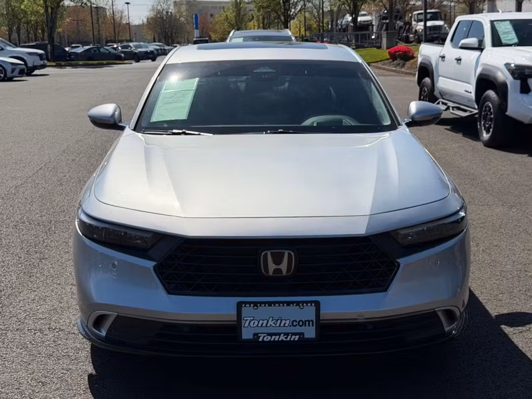 2024 Honda Accord Hybrid Touring - Image 3