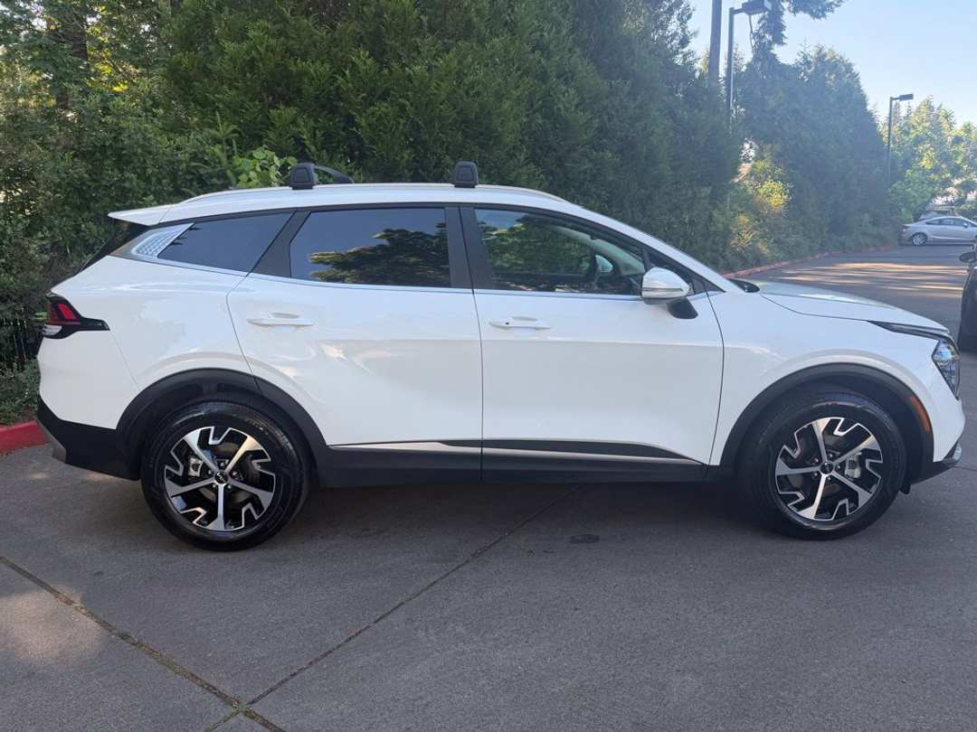 2025 Kia Sportage Hybrid EX - Image 2